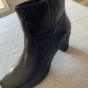 Black short leather boots